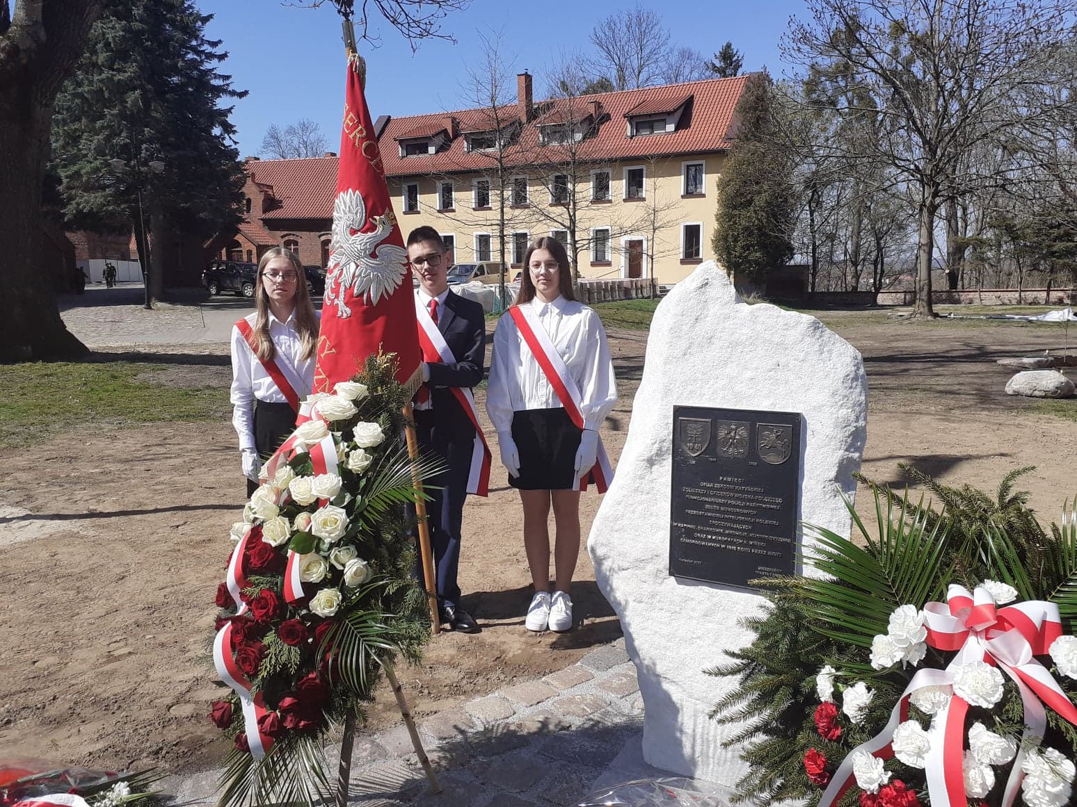 Odsłonięcie pomnika upamiętniającego ofiary Zbrodni Katyńskiej