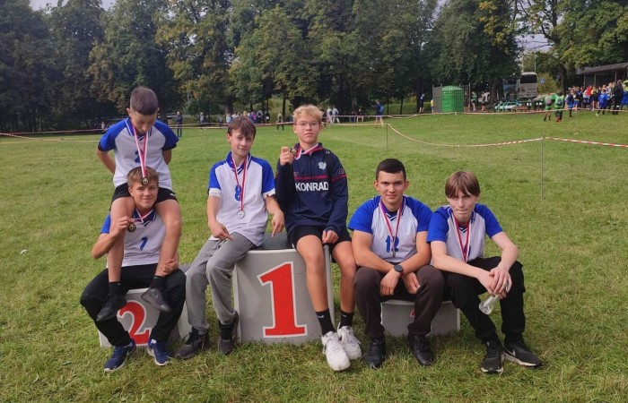 Sztafetowe biegi przełąjowe zostały przeprowadzone w dniu 22 września 2022 r. w Parku Miejskim Bażantarnia w Elblągu. 
W zawodach wzieło udział sześć szkół: Gronowo Elbląskie, Jegłownik, Młynary, Godkowo, SP 3 Pasłęk, SP 2 Pasłęk. 
W kategorii dziewcząt i chłopców nasza szkołą zajełą I miejsce.