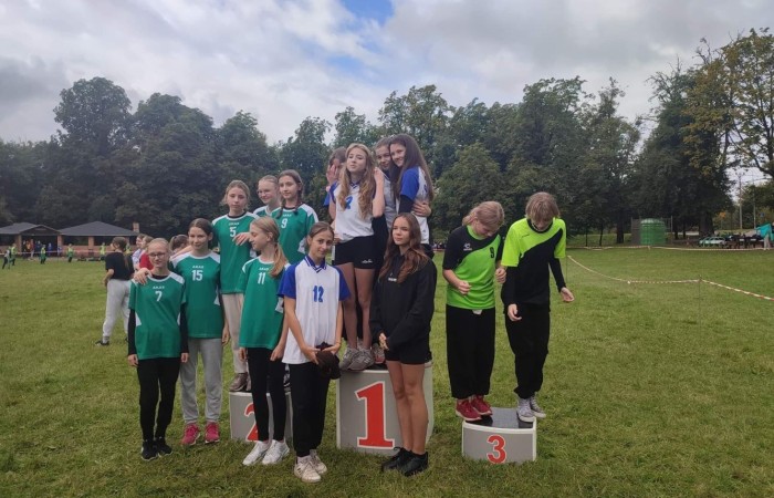 Sztafetowe biegi przełąjowe zostały przeprowadzone w dniu 22 września 2022 r. w Parku Miejskim Bażantarnia w Elblągu. 
W zawodach wzieło udział sześć szkół: Gronowo Elbląskie, Jegłownik, Młynary, Godkowo, SP 3 Pasłęk, SP 2 Pasłęk. 
W kategorii dziewcząt i chłopców nasza szkołą zajełą I miejsce.