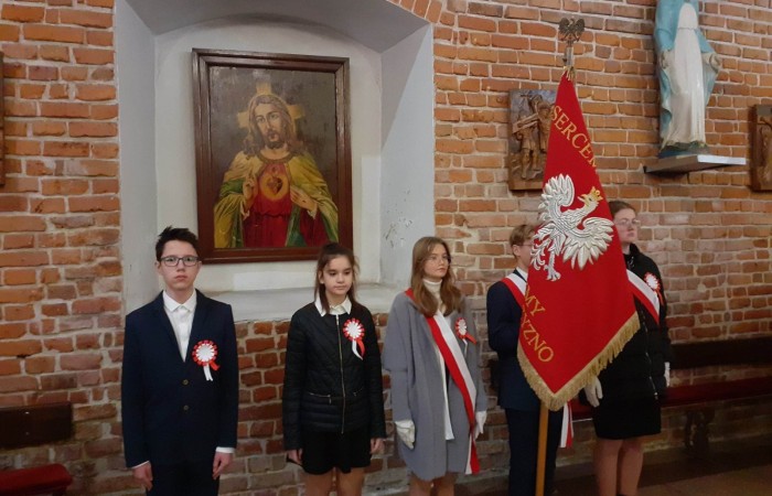 Uroczystość odbyła się w podniosłym nastroju i oficjalnej oprawie. 
Narodowe Święto Niepodległości to również okazja do organizacji różnych wydarzeń  sportowych, kulturalnych i rozrywkowych. 