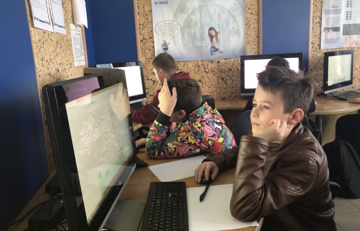 W dniach 8-10 listopada uczniowie klas 3-8 naszej szkoły uczestniczyli w Międzynarodowym Konkursie Informatycznym 