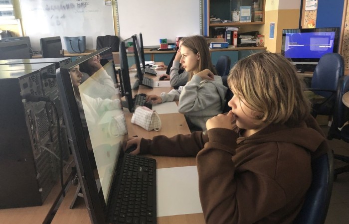 W dniach 8-10 listopada uczniowie klas 3-8 naszej szkoły uczestniczyli w Międzynarodowym Konkursie Informatycznym 