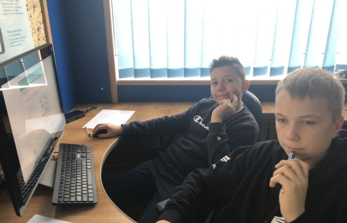 W dniach 8-10 listopada uczniowie klas 3-8 naszej szkoły uczestniczyli w Międzynarodowym Konkursie Informatycznym 