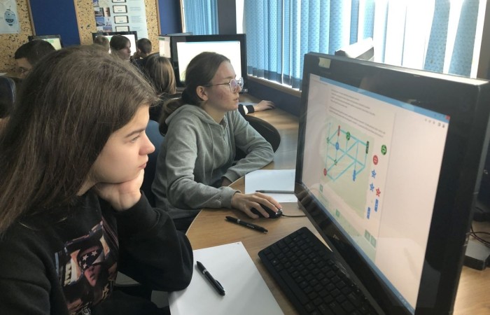 W dniach 8-10 listopada uczniowie klas 3-8 naszej szkoły uczestniczyli w Międzynarodowym Konkursie Informatycznym 