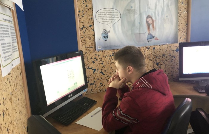 W dniach 8-10 listopada uczniowie klas 3-8 naszej szkoły uczestniczyli w Międzynarodowym Konkursie Informatycznym 