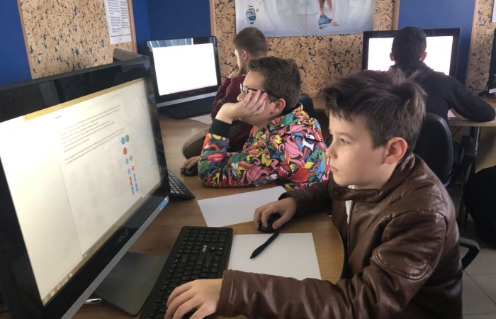 W dniach 8-10 listopada uczniowie klas 3-8 naszej szkoły uczestniczyli w Międzynarodowym Konkursie Informatycznym 