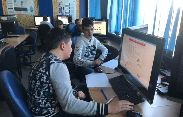 W dniach 8-10 listopada uczniowie klas 3-8 naszej szkoły uczestniczyli w Międzynarodowym Konkursie Informatycznym 