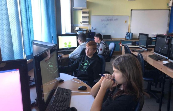 W dniach 8-10 listopada uczniowie klas 3-8 naszej szkoły uczestniczyli w Międzynarodowym Konkursie Informatycznym 