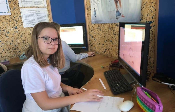 W dniach 8-10 listopada uczniowie klas 3-8 naszej szkoły uczestniczyli w Międzynarodowym Konkursie Informatycznym 