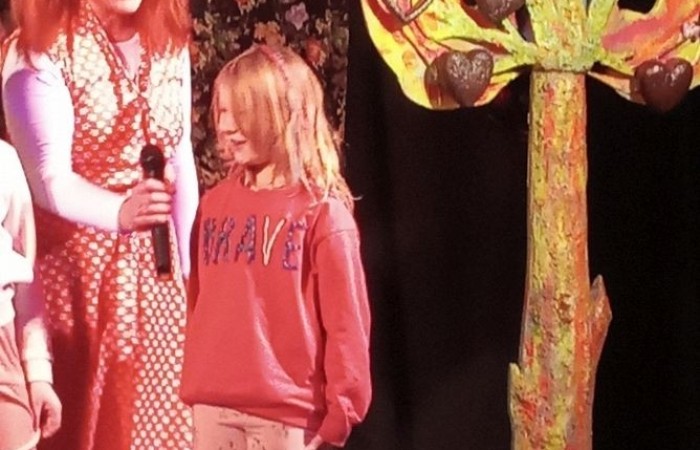 24 listopada 2022r. uczniowie klas  pierwszych, w sali kinowej POK, obejrzeli przedstawienie profilaktyczne pt. ,,Zaczarowana kraina