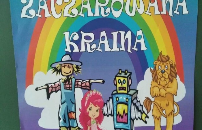 24 listopada 2022r. uczniowie klas  pierwszych, w sali kinowej POK, obejrzeli przedstawienie profilaktyczne pt. ,,Zaczarowana kraina