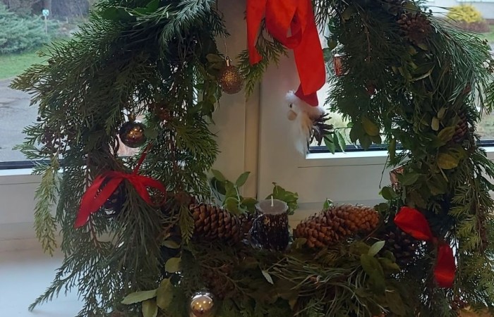 Pod koniec listopada w naszej szkole został ogłoszony konkurs na „Najpiękniejszy wieniec adwentowy”. Konkurs skierowany był do uczniów klas I – IV. Komisja oceniając pracę uczniów brała pod uwagę ogrom włożonej pracy, estetykę, pomysłowość oraz dobór materiału. 
Laureaci otrzymali dyplomy i drobne podarunki.
I miejsce – Nela Jaworska, kl. 1 a
II miejsce – Weronika Jakubowska, kl. 4 a
III miejsce – Laura Chojecka, kl. 1 a oraz Jakub Wawer, kl. 2 b
Wyróżnienia
Klaudia Brzozowska, kl. 2b
Maja Cok, kl. 1 b
Jakub Gajcy, kl. 4 b
Maja Mackiewicz, kl. 3 a
Liliana Łońska, kl. 1 a
Kuba Oleszczuk, kl. 1 b
Maja Tyżlik, kl. 1 a
Liliana Zakrzewska, kl. 4 a
Justyna Żukowska, kl.