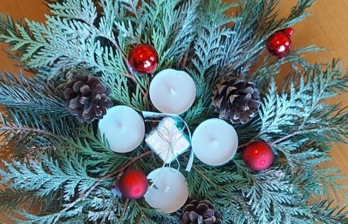 Pod koniec listopada w naszej szkole został ogłoszony konkurs na „Najpiękniejszy wieniec adwentowy”. Konkurs skierowany był do uczniów klas I – IV. Komisja oceniając pracę uczniów brała pod uwagę ogrom włożonej pracy, estetykę, pomysłowość oraz dobór materiału. 
Laureaci otrzymali dyplomy i drobne podarunki.
I miejsce – Nela Jaworska, kl. 1 a
II miejsce – Weronika Jakubowska, kl. 4 a
III miejsce – Laura Chojecka, kl. 1 a oraz Jakub Wawer, kl. 2 b
Wyróżnienia
Klaudia Brzozowska, kl. 2b
Maja Cok, kl. 1 b
Jakub Gajcy, kl. 4 b
Maja Mackiewicz, kl. 3 a
Liliana Łońska, kl. 1 a
Kuba Oleszczuk, kl. 1 b
Maja Tyżlik, kl. 1 a
Liliana Zakrzewska, kl. 4 a
Justyna Żukowska, kl.