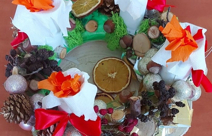 Pod koniec listopada w naszej szkole został ogłoszony konkurs na „Najpiękniejszy wieniec adwentowy”. Konkurs skierowany był do uczniów klas I – IV. Komisja oceniając pracę uczniów brała pod uwagę ogrom włożonej pracy, estetykę, pomysłowość oraz dobór materiału. 
Laureaci otrzymali dyplomy i drobne podarunki.
I miejsce – Nela Jaworska, kl. 1 a
II miejsce – Weronika Jakubowska, kl. 4 a
III miejsce – Laura Chojecka, kl. 1 a oraz Jakub Wawer, kl. 2 b
Wyróżnienia
Klaudia Brzozowska, kl. 2b
Maja Cok, kl. 1 b
Jakub Gajcy, kl. 4 b
Maja Mackiewicz, kl. 3 a
Liliana Łońska, kl. 1 a
Kuba Oleszczuk, kl. 1 b
Maja Tyżlik, kl. 1 a
Liliana Zakrzewska, kl. 4 a
Justyna Żukowska, kl.