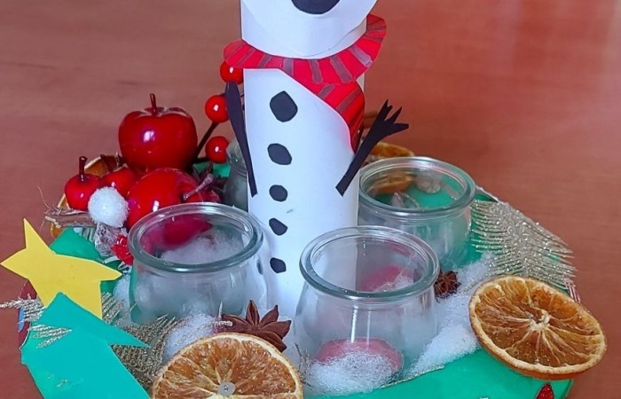 Pod koniec listopada w naszej szkole został ogłoszony konkurs na „Najpiękniejszy wieniec adwentowy”. Konkurs skierowany był do uczniów klas I – IV. Komisja oceniając pracę uczniów brała pod uwagę ogrom włożonej pracy, estetykę, pomysłowość oraz dobór materiału. 
Laureaci otrzymali dyplomy i drobne podarunki.
I miejsce – Nela Jaworska, kl. 1 a
II miejsce – Weronika Jakubowska, kl. 4 a
III miejsce – Laura Chojecka, kl. 1 a oraz Jakub Wawer, kl. 2 b
Wyróżnienia
Klaudia Brzozowska, kl. 2b
Maja Cok, kl. 1 b
Jakub Gajcy, kl. 4 b
Maja Mackiewicz, kl. 3 a
Liliana Łońska, kl. 1 a
Kuba Oleszczuk, kl. 1 b
Maja Tyżlik, kl. 1 a
Liliana Zakrzewska, kl. 4 a
Justyna Żukowska, kl.