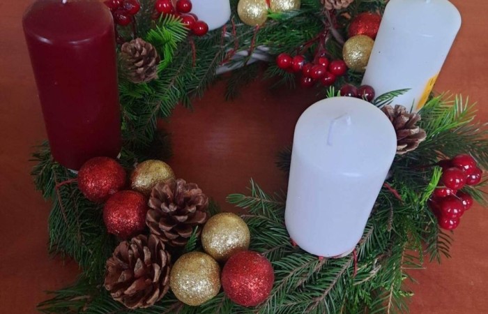 Pod koniec listopada w naszej szkole został ogłoszony konkurs na „Najpiękniejszy wieniec adwentowy”. Konkurs skierowany był do uczniów klas I – IV. Komisja oceniając pracę uczniów brała pod uwagę ogrom włożonej pracy, estetykę, pomysłowość oraz dobór materiału. 
Laureaci otrzymali dyplomy i drobne podarunki.
I miejsce – Nela Jaworska, kl. 1 a
II miejsce – Weronika Jakubowska, kl. 4 a
III miejsce – Laura Chojecka, kl. 1 a oraz Jakub Wawer, kl. 2 b
Wyróżnienia
Klaudia Brzozowska, kl. 2b
Maja Cok, kl. 1 b
Jakub Gajcy, kl. 4 b
Maja Mackiewicz, kl. 3 a
Liliana Łońska, kl. 1 a
Kuba Oleszczuk, kl. 1 b
Maja Tyżlik, kl. 1 a
Liliana Zakrzewska, kl. 4 a
Justyna Żukowska, kl.