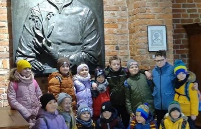 Klasy 2 a i 2b wyruszyły śladami Mikołaja Kopernika do Fromborka. I właśnie tam uczniowie odkrywali dzieła 