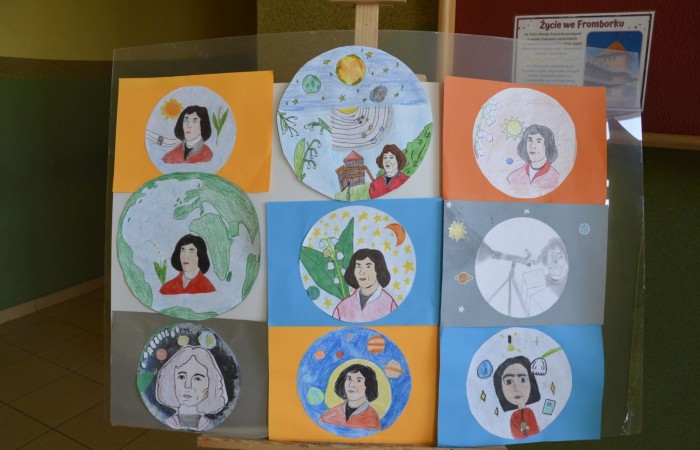 „A jednak się kręci!” rzekł Galileusz mając na myśli teorię stworzoną przez Mikołaja Kopernika na temat ruchów Ziemi i innych planet. Mikołaj Kopernik „ruszył Ziemię” a teraz w naszych rękach jest los tej Ziemi. Dlatego, jak co roku, świętujemy Dzień Ziemi aby zaszczepiać wśród uczniów idee proekologiczne. W tym roku podsumowanie roku kopernikańskiego i świętowanie Dnia Ziemi odbyło się w piątek 21 kwietnia, a więc w przededniu święta naszej planety. Z tej okazji na szkolnym holu przygotowane zostały gazetki tematyczne: o Mikołaju Koperniku i ekologiczna o zagrożeniach, jakie czyhają na Ziemię oraz sposobach jej ochrony. Uczniowie przygotowali prace plastyczne z hasłami zachęcającymi do segregowania odpadów. Na sztalugach zaś zawisły prace uczniowskie wykonane w ramach Akcji Społeczno –Edukacyjnej „Konwalia”. 