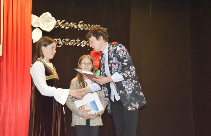 Uczniowie byli oceniani w dwóch kategoriach wiekowych IV-VI oraz VII-VIII.
Wyniki uczniów w kategorii IV-VI:
I miejsce - Kinga Bicka klasa V a
II miejsce - Michalina Bejmert V b
III miejsce - Wiktoria Rudzińska IV b
Wyniki uczniów w kategorii VII -VIII:
I miejsce - Zuzanna Jurak VIII b

II miejsce – Zuzanna Rapp VIII b
III miejsce -Aniela Borkowska VII a