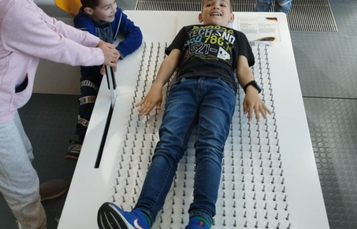 11 maja 2023 r. uczniowie klas Ia i Ib udali się na wycieczkę do Gdyni ,do Centrum Nauki Experyment. Spędziły tam aktywnie czas, gdzie dobra zabawa miała wymiar edukacyjny.
Wycieczka nie tylko zintegrowała grupę, lecz okazała się również znakomitą i ciekawą lekcją z wielu dziedzin nauki. Dzieci wróciły zadowolone i pełne wrażeń.