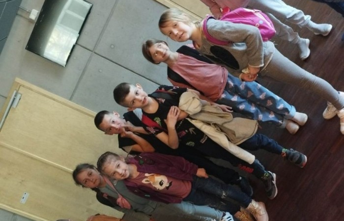 11 maja 2023 r. uczniowie klas Ia i Ib udali się na wycieczkę do Gdyni ,do Centrum Nauki Experyment. Spędziły tam aktywnie czas, gdzie dobra zabawa miała wymiar edukacyjny.
Wycieczka nie tylko zintegrowała grupę, lecz okazała się również znakomitą i ciekawą lekcją z wielu dziedzin nauki. Dzieci wróciły zadowolone i pełne wrażeń.