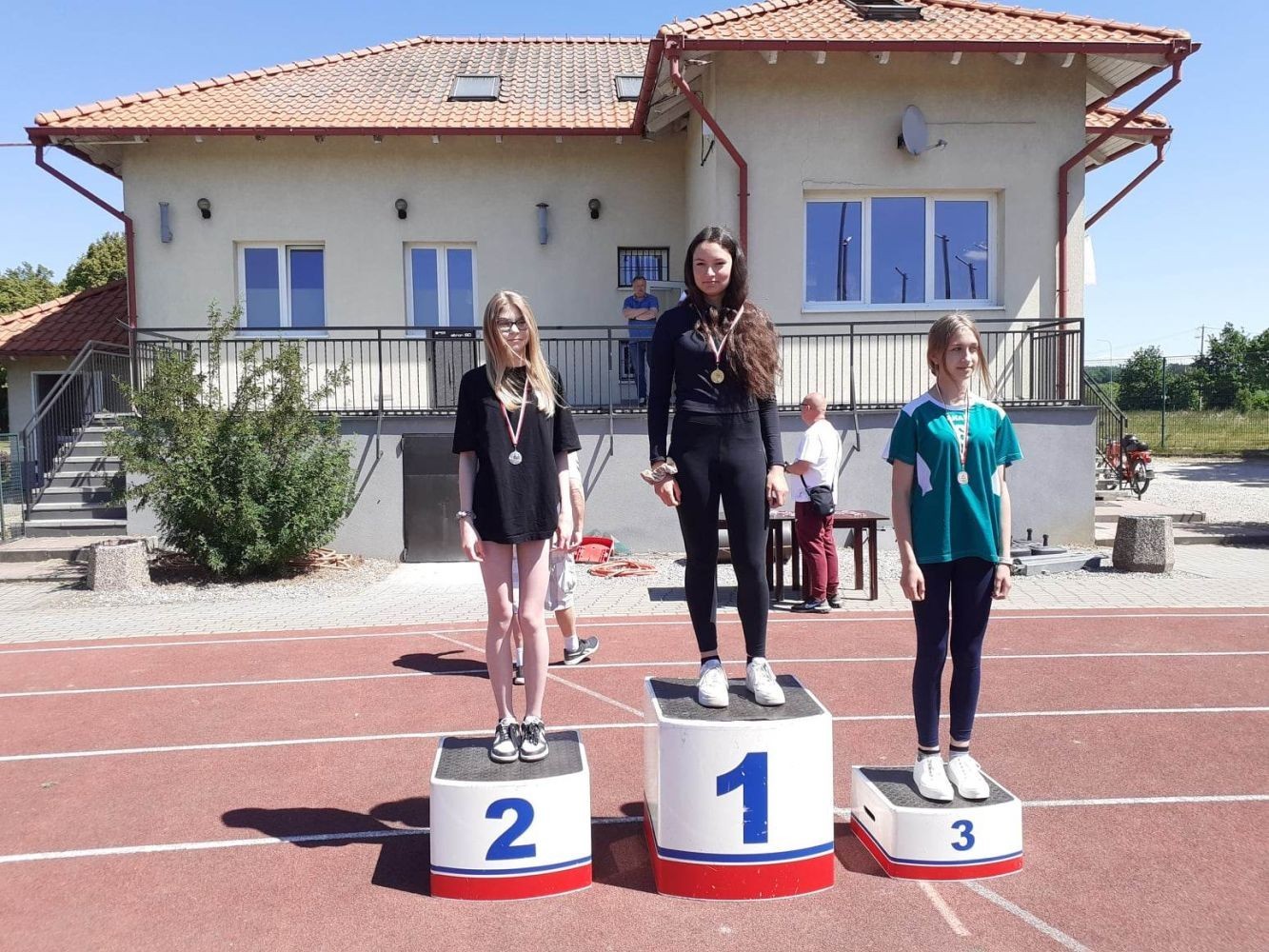 	30 maja na stadionie miejskim w Pasłęku odbyła się Szkolna Liga Lekko Atletyczna. W zawodach udział wzieło pięć szkół: SP 1, SP 2, SP 3 z Pasłęka, SP             z Młynar i SP z Godkowa. Naszą szkołę reprezentowało 23 uczniów. Zdobyliśmy              łącznie 18 medali w tym 6 złotych w kategorii:
- Bieg na 300 m dziewcząt, Marta Paluch 
- Bieg na 300 m chłopców, Tomasz Słowiński
- Bieg na 1000 m chłopców, Dominik Nikoniuk
- Skok wzwyż dziewcząt, Monika Żukowska
- Skok wzwyż chłopców, Dawid Makar
- Pchnięcie kulą dziewcząt, Nicola Cap
