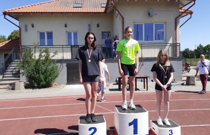 	30 maja na stadionie miejskim w Pasłęku odbyła się Szkolna Liga Lekko Atletyczna. W zawodach udział wzieło pięć szkół: SP 1, SP 2, SP 3 z Pasłęka, SP             z Młynar i SP z Godkowa. Naszą szkołę reprezentowało 23 uczniów. Zdobyliśmy              łącznie 18 medali w tym 6 złotych w kategorii:
- Bieg na 300 m dziewcząt, Marta Paluch 
- Bieg na 300 m chłopców, Tomasz Słowiński
- Bieg na 1000 m chłopców, Dominik Nikoniuk
- Skok wzwyż dziewcząt, Monika Żukowska
- Skok wzwyż chłopców, Dawid Makar
- Pchnięcie kulą dziewcząt, Nicola Cap
