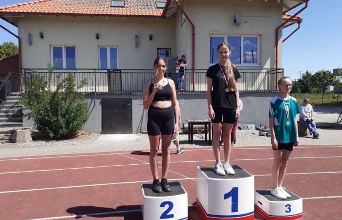 	30 maja na stadionie miejskim w Pasłęku odbyła się Szkolna Liga Lekko Atletyczna. W zawodach udział wzieło pięć szkół: SP 1, SP 2, SP 3 z Pasłęka, SP             z Młynar i SP z Godkowa. Naszą szkołę reprezentowało 23 uczniów. Zdobyliśmy              łącznie 18 medali w tym 6 złotych w kategorii:
- Bieg na 300 m dziewcząt, Marta Paluch 
- Bieg na 300 m chłopców, Tomasz Słowiński
- Bieg na 1000 m chłopców, Dominik Nikoniuk
- Skok wzwyż dziewcząt, Monika Żukowska
- Skok wzwyż chłopców, Dawid Makar
- Pchnięcie kulą dziewcząt, Nicola Cap

