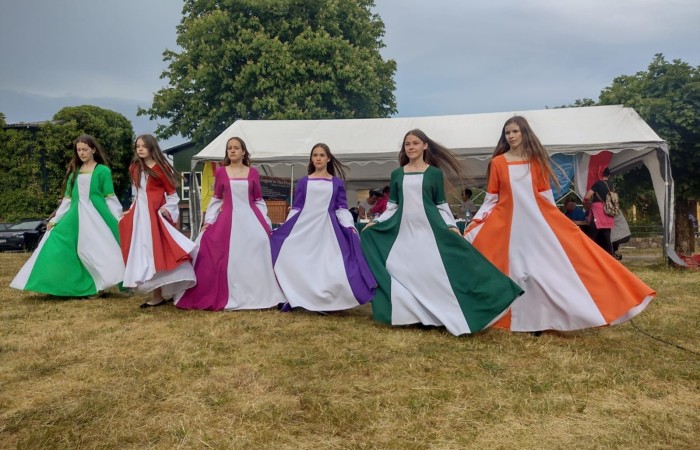 Grupa taneczna z  Sp2 była częścią delegacji Aniołowa, które wraz z partnerami z Gminy Pasłęk przebywało w Hadenfeld w Niemczech w dniach 14-19.06. Delegacja brała udział w festiwalu „Anioły,woły i kultura