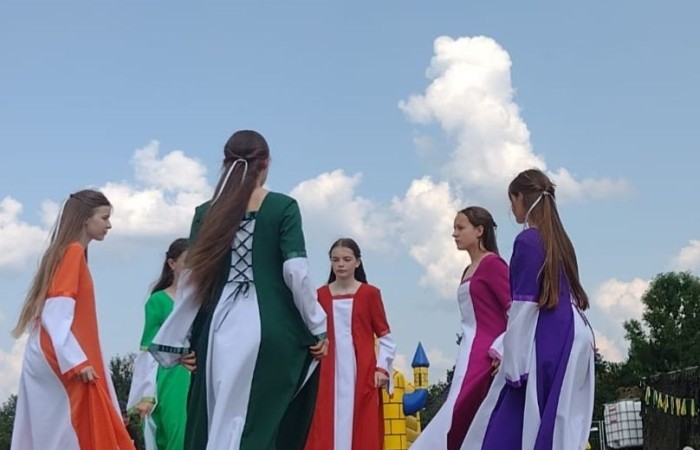 Grupa taneczna z  Sp2 była częścią delegacji Aniołowa, które wraz z partnerami z Gminy Pasłęk przebywało w Hadenfeld w Niemczech w dniach 14-19.06. Delegacja brała udział w festiwalu „Anioły,woły i kultura