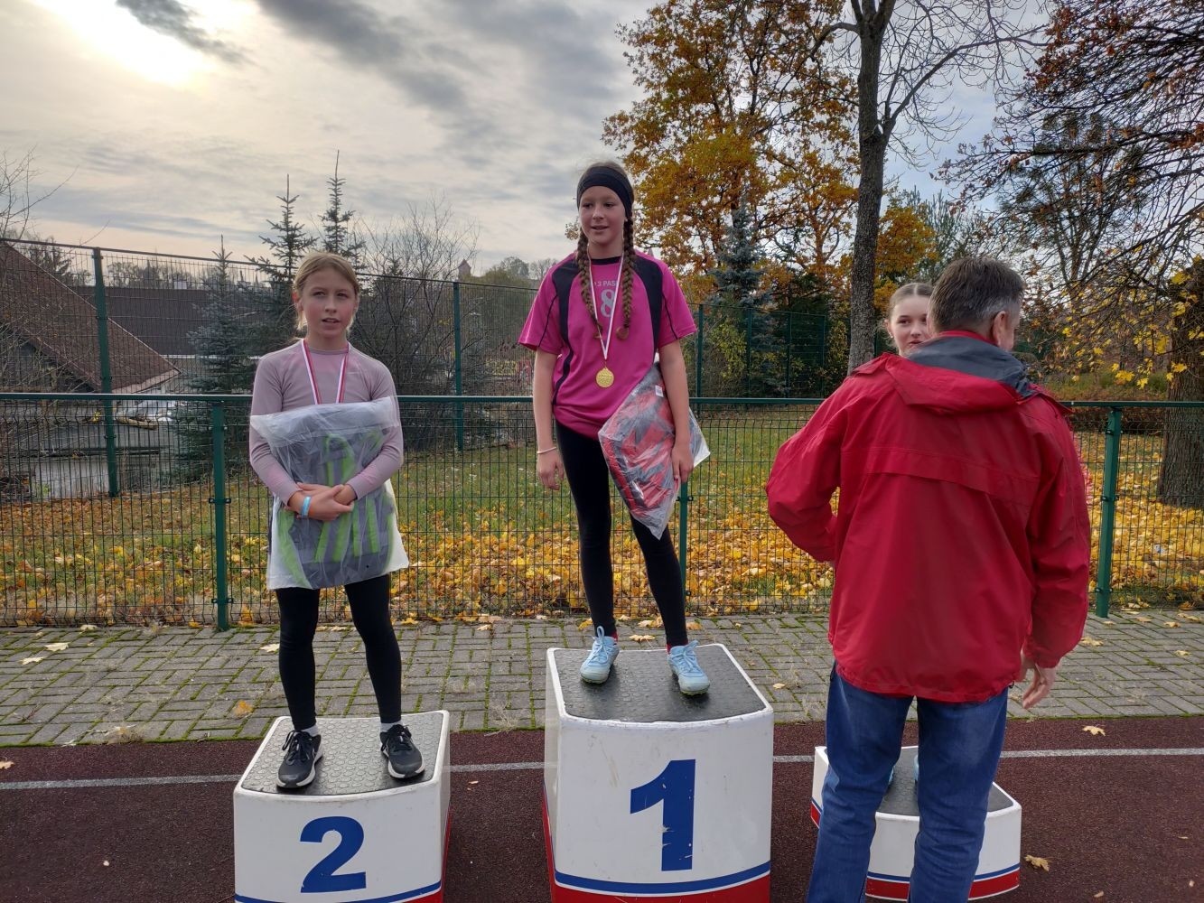 Kilka zdjęć naszych sportowców  z piątkowej rywalizacji w Biegach z Okazji Dnia Niepodległości, które odbyły się na Stadionie Miejskim.