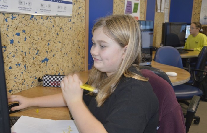 Międzynarodowy Konkurs Informatyczny BÓBR to zawsze bardzo ważne wydarzenie dla młodych pasjonatów programowania. Konkurs ten ma na celu zachęcenie dzieci i młodzieży do nauki informatyki oraz rozwijanie ich umiejętności w tej dziedzinie.
Konkurs odbywa się co roku w wielu krajach na całym świecie, a jego głównym celem jest propagowanie wśród młodych ludzi zainteresowania nauką informatyki. Uczestnicy konkursu mają szansę sprawdzić swoją wiedzę i umiejętności w praktyce, a także porównać swoje wyniki z rówieśnikami z innych krajów.
W konkursie BÓBR biorą udział uczniowie z różnych krajów i szkół. Zadania, które muszą rozwiązać, są bardzo różnorodne i wymagają nie tylko wiedzy teoretycznej, ale także umiejętności praktycznych. Uczestnictwo w konkursie BÓBR to nie tylko doskonała okazja do sprawdzenia swoich sił, ale także możliwość zdobycia cennych doświadczeń.