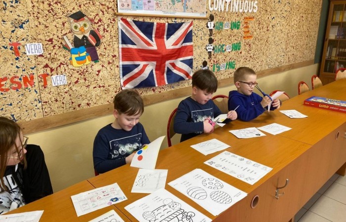 4 marca po raz kolejny nasza szkoła otworzyła swoje podwoje dla przyszłych uczniów. Dzieci i ich rodzice mogli przekonać się, że szkoła to nie tylko nauka, ale też świetna zabawa.
Po przekroczeniu progu naszej 