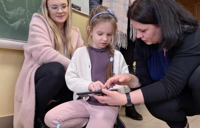 4 marca po raz kolejny nasza szkoła otworzyła swoje podwoje dla przyszłych uczniów. Dzieci i ich rodzice mogli przekonać się, że szkoła to nie tylko nauka, ale też świetna zabawa.
Po przekroczeniu progu naszej 