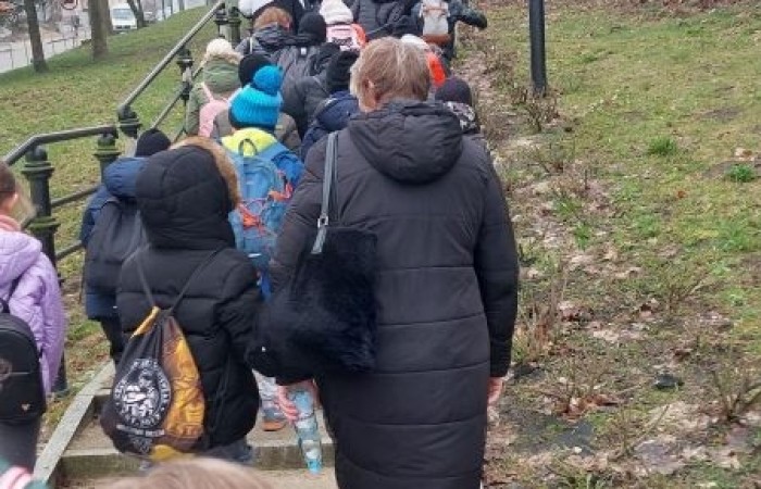 Wraz z uczniami klas I-III zabieramy Was do akademii i to nie byle jakiej bo samego Ambrożego Kleksa. Witajcie w naszej bajce, my po obejrzanym seansie rozgościliśmy się tam na dobre :)