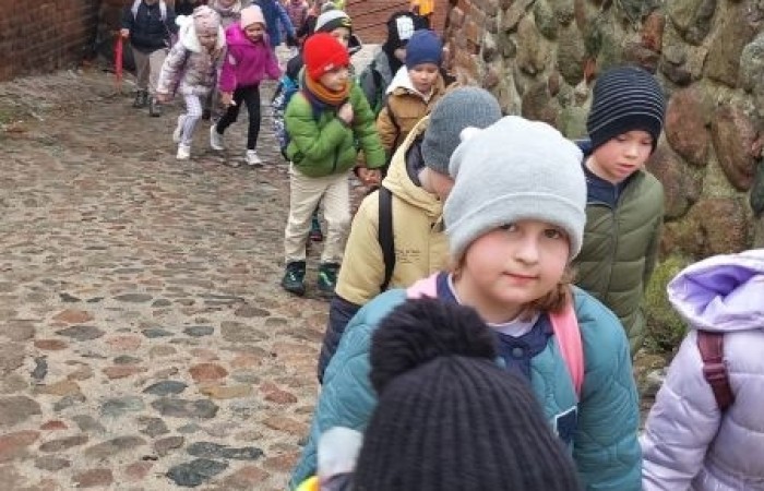 Wraz z uczniami klas I-III zabieramy Was do akademii i to nie byle jakiej bo samego Ambrożego Kleksa. Witajcie w naszej bajce, my po obejrzanym seansie rozgościliśmy się tam na dobre :)