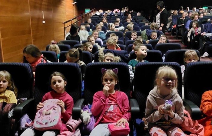 Wraz z uczniami klas I-III zabieramy Was do akademii i to nie byle jakiej bo samego Ambrożego Kleksa. Witajcie w naszej bajce, my po obejrzanym seansie rozgościliśmy się tam na dobre :)