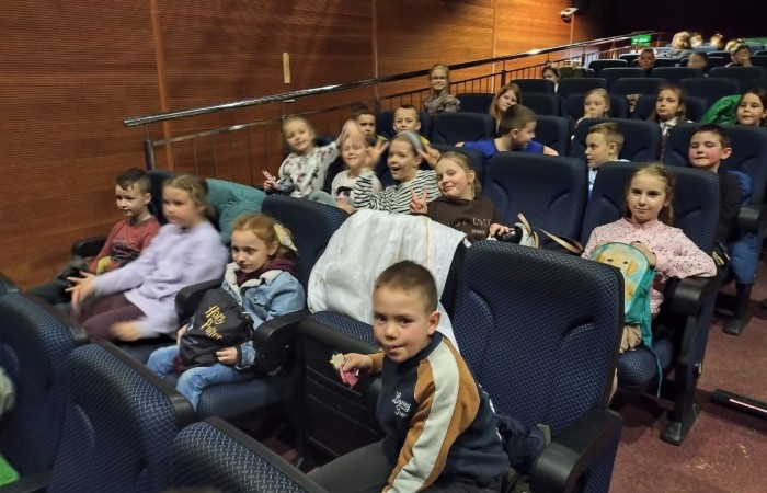 Wraz z uczniami klas I-III zabieramy Was do akademii i to nie byle jakiej bo samego Ambrożego Kleksa. Witajcie w naszej bajce, my po obejrzanym seansie rozgościliśmy się tam na dobre :)