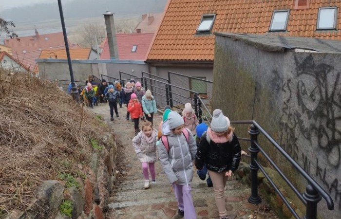 Wraz z uczniami klas I-III zabieramy Was do akademii i to nie byle jakiej bo samego Ambrożego Kleksa. Witajcie w naszej bajce, my po obejrzanym seansie rozgościliśmy się tam na dobre :)