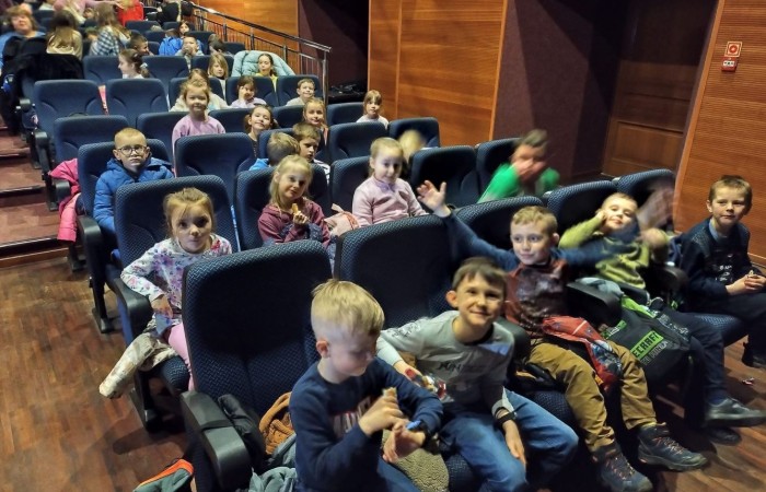 Wraz z uczniami klas I-III zabieramy Was do akademii i to nie byle jakiej bo samego Ambrożego Kleksa. Witajcie w naszej bajce, my po obejrzanym seansie rozgościliśmy się tam na dobre :)