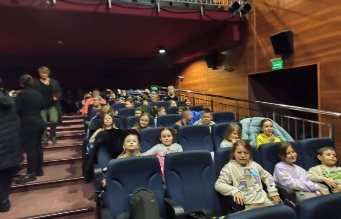 Wraz z uczniami klas I-III zabieramy Was do akademii i to nie byle jakiej bo samego Ambrożego Kleksa. Witajcie w naszej bajce, my po obejrzanym seansie rozgościliśmy się tam na dobre :)