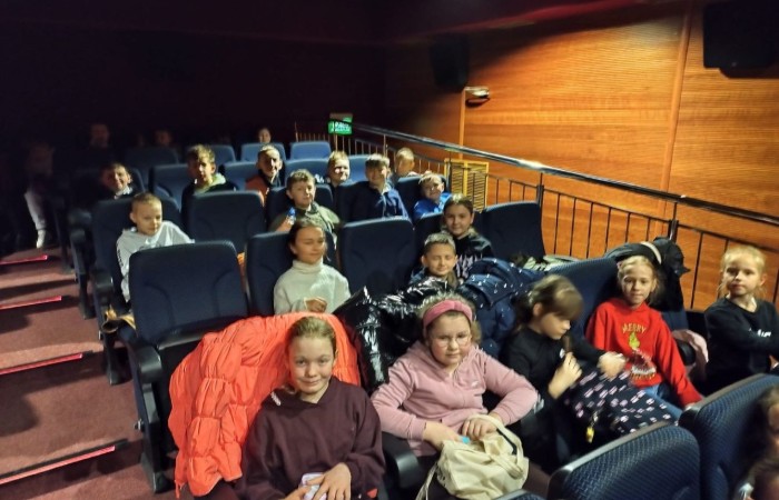 Wraz z uczniami klas I-III zabieramy Was do akademii i to nie byle jakiej bo samego Ambrożego Kleksa. Witajcie w naszej bajce, my po obejrzanym seansie rozgościliśmy się tam na dobre :)