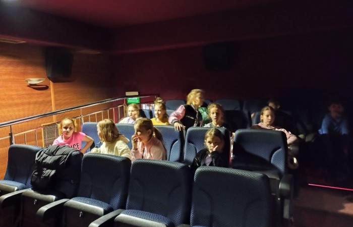 Wraz z uczniami klas I-III zabieramy Was do akademii i to nie byle jakiej bo samego Ambrożego Kleksa. Witajcie w naszej bajce, my po obejrzanym seansie rozgościliśmy się tam na dobre :)