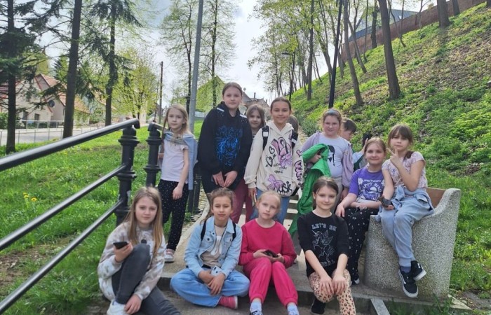 Piękna wiosenna pogoda zachęciła uczniów z koła artystycznego do spaceru na
pasłęcką Starówkę, gdzie mieli do wykonania wyjątkowe zadanie, a mianowicie
uwiecznienie na zdjęciach zabytków Starego Miasta. W efekcie powstały cudowne
zdjęcia, ale to oczywiście zasługa naszych zdolnych fotografów, no i nie zapominajmy,
nasze miasto jest niezwykle urokliwe.