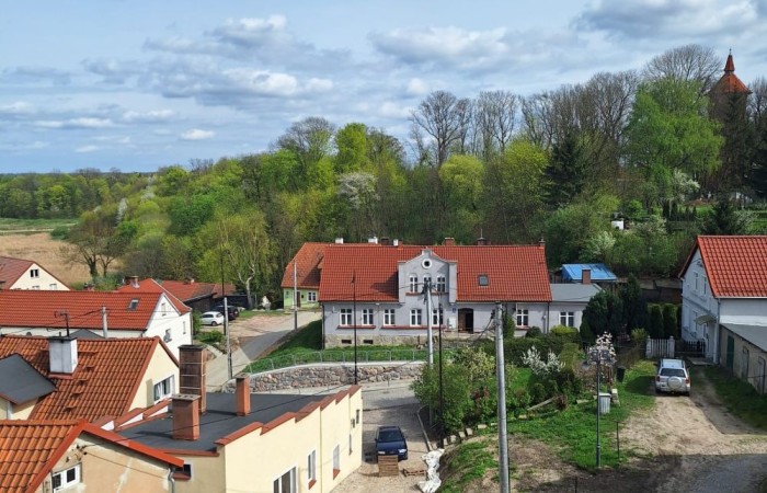 Piękna wiosenna pogoda zachęciła uczniów z koła artystycznego do spaceru na
pasłęcką Starówkę, gdzie mieli do wykonania wyjątkowe zadanie, a mianowicie
uwiecznienie na zdjęciach zabytków Starego Miasta. W efekcie powstały cudowne
zdjęcia, ale to oczywiście zasługa naszych zdolnych fotografów, no i nie zapominajmy,
nasze miasto jest niezwykle urokliwe.