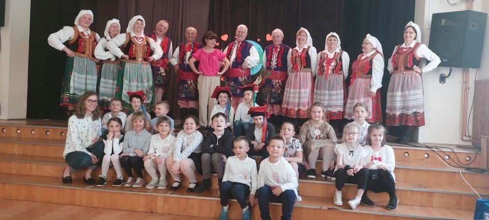 Dziś naszą szkołę odwiedził Zespół Folklorystyczny 