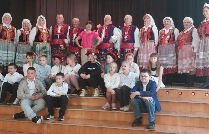 Dziś naszą szkołę odwiedził Zespół Folklorystyczny 