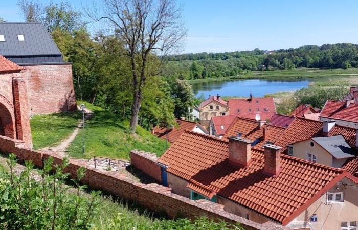 13.05 uczniowie klasy 1b postanowili wykorzystać dobrą pogodę i w ramach projektu eTwinning 