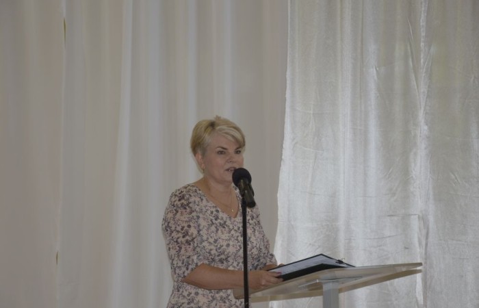 Rok szkolny 2023/2024 oficjalnie można już uznać za zakończony. Pożegnanie ze szkołą miało miejsce w piątek 21 czerwca. Wśród zaproszonych gości była przewodnicząca Rady Rodziców pani Anna Szymanek wraz z zarządem Rady Rodziców w składzie: pani Urszula Szuniewicz, pani Dorota Śladowska  i pani Katarzyna Kaniowska. Swoją obecnością zaszczyciła nas także Prezes Stowarzyszenia na Rzecz wsi Aniołowo pani Halina Cieśla, Sołtys wsi Aniołowo pan Zbigniew Cieśla, prezes Stowarzyszenia Przyjaciele Pasłęckiej Dwójki pani Iga Pankiewicz oraz pan Sławomir Mackiewicz z Ochotniczej Straży Pożarnej w Mariance. Pani dyrektor Agnieszka Cieklińska wręczyła wyróżniającym się uczniom nagrody książkowe. Po zakończonej akademii wszyscy uczniowie udali się do klas na ostatnie w tym roku szkolnym spotkanie z wychowawcą, gdzie otrzymali świadectwa, a wraz z nimi promocję do kolejnej klasy. Do zobaczenia we wrześniu!
