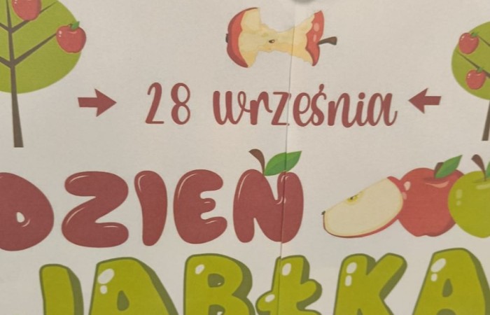 W piątek 27.09. w naszej szkole obchodziliśmy Dzień Jabłka. Dzieci z klas młodszych miały okazję wziąć udział w zajęciach, których motywem przewodnim były właśnie te pyszne owoce. Począwszy od zabaw plastycznych, przez łamigłówki, po eksperymenty badawcze. Nie mogło również zabraknąć pysznych jabłkowych przekąsek przygotowanych przez rodziców naszych uczniów, które zniknęły w mgnieniu oka.
Dziękujemy wszystkim rodzicom za pomoc i zaangażowanie, a uczniom za wspólną zabawę.
